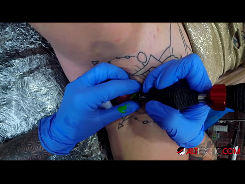 ❤️ Sully Savage, o bunăciune extrem de tatuată, și-a făcut un tatuaj pe clitorisul ei at porn ro.psi-mass.ru ﹏